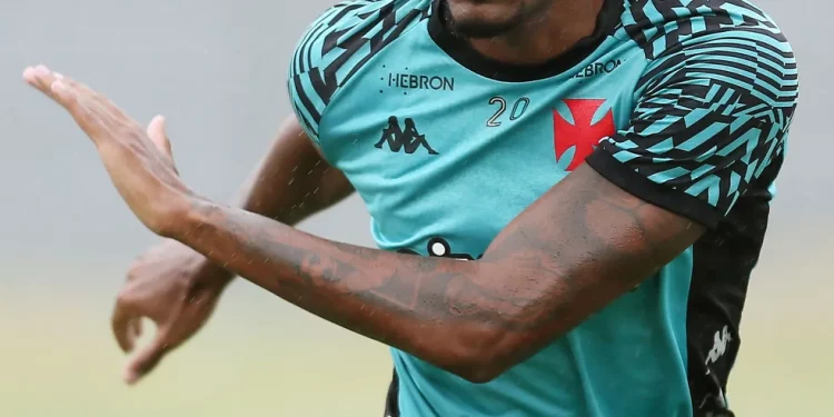 Vasco avisa clubes europeus por indenização em caso de contratação de Eric Pimentel