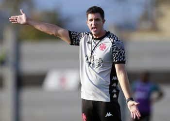 URGENTE! Barbieri é punido e vai desfalcar o Vasco no Brasileirão