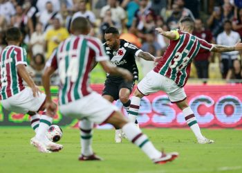 Vasco enfrenta o Fluminense em busca de quebrar jejum de sete jogos