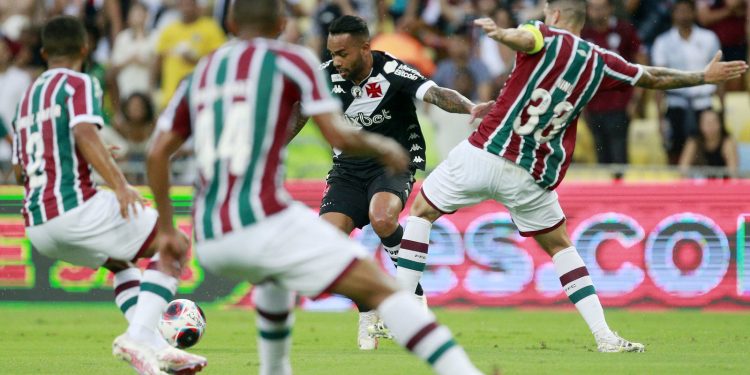 Vasco enfrenta o Fluminense em busca de quebrar jejum de sete jogos