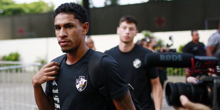 Vasco conversa com o Internacional para manter Paulo Victor; confira detalhes