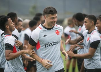 Com novidades, confira a provável escalação do Vasco contra o Fortaleza
