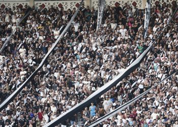 Vascaínos esgotam carga de ingressos para duelo contra o São Paulo