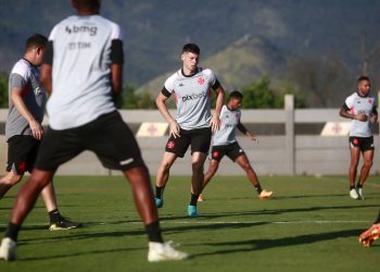 Com desfalques, Vasco divulga lista de relacionados contra o Fortaleza