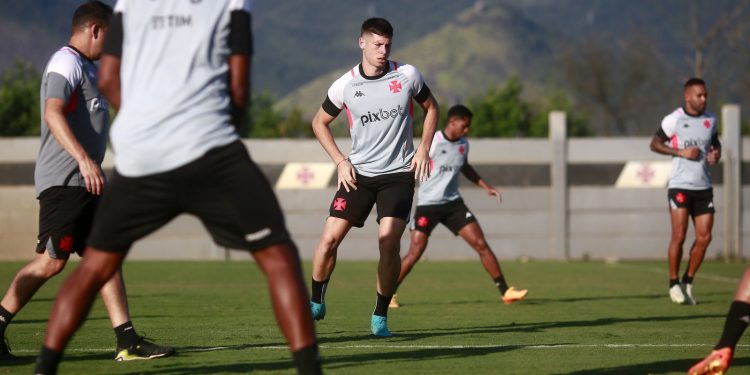 Com desfalques, Vasco divulga lista de relacionados contra o Fortaleza