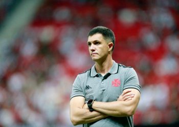 Confira a provável escalação do Vasco contra o Flamengo