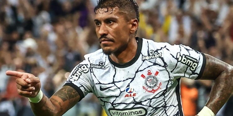 Tem vaga? Paulinho pode ser liberado pelo Corinthians