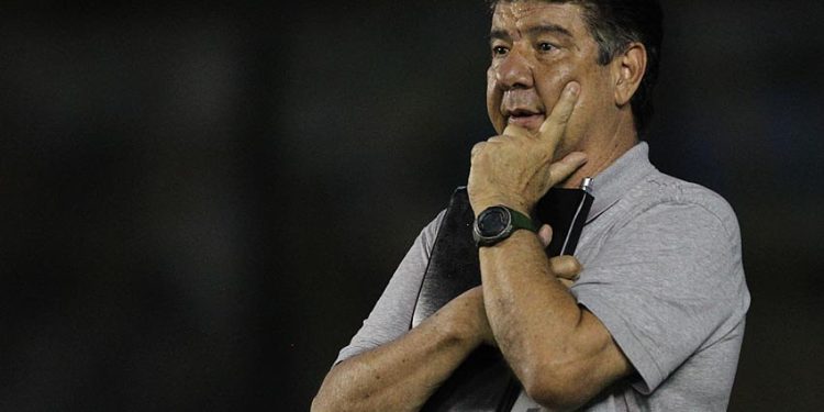 "Sem critério" Joel Santana faz dura critica técnico do Vasco