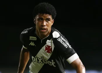 Andrey pode fazer mais dois jogos pelo Vasco