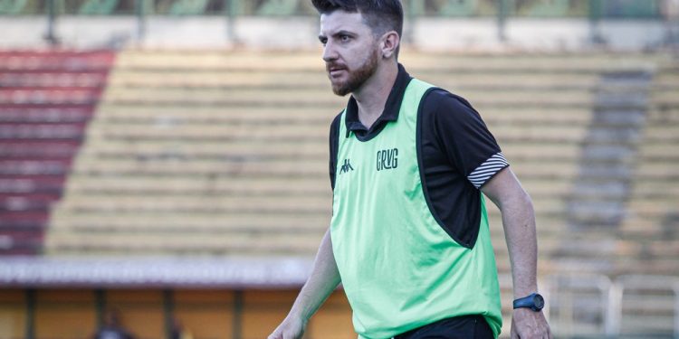 Boa aposta? Torcida do Vasco pede técnico do Sub-20 no lugar de Barbieri