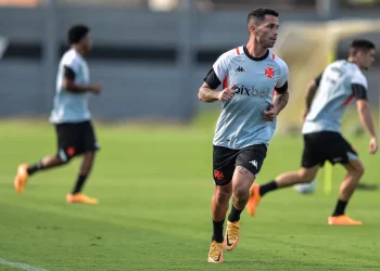 Carabajal e Rwan: Vasco precisa pagar valor milionário ao Santos caso queira ter dupla no domingo