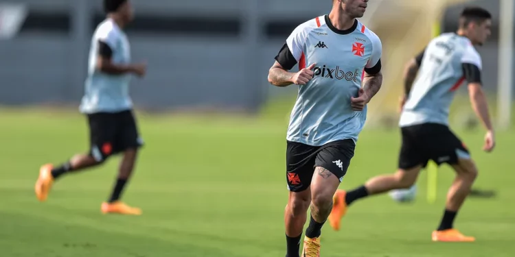 Carabajal e Rwan: Vasco precisa pagar valor milionário ao Santos caso queira ter dupla no domingo