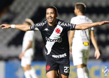 Confira todos os recordes de Pikachu com a camisa do Vasco