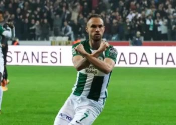 Novo reforço do Vasco treina separado antes da apresentação