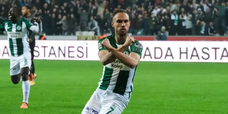 Novo reforço do Vasco treina separado antes da apresentação