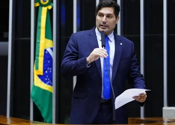 Deputado "ignora" o Vasco em depoimento da CPI das Apostas