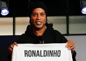 Empresa de Ronaldinho entra com força para patrocinar o Vasco