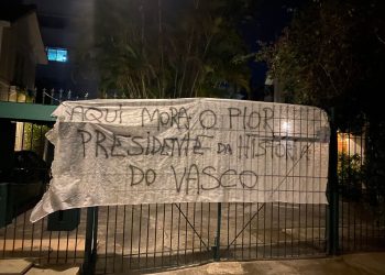 São Januário, Avenida Brasil e na casa de Jorge Salgado: torcida do Vasco faz novo protesto; veja imagens
