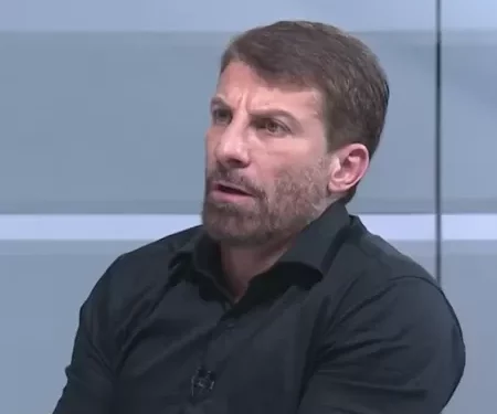 Ídolo do Vasco, Pedrinho chuta o balde e manda forte indireta na internet