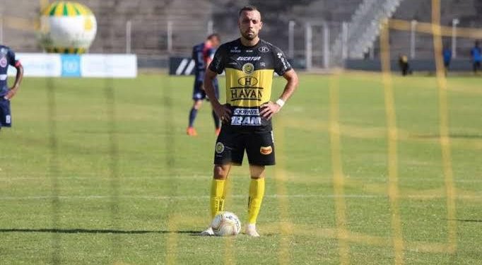 Jogador revelado pelo Flamengo surpreende e diz que jogaria pelo Vasco