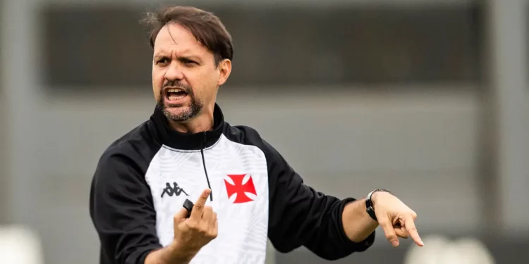 Lembra dele? Ex-Vasco, Maurício Souza acerta com novo clube