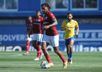 Meia do Vasco renova com clube da Europa