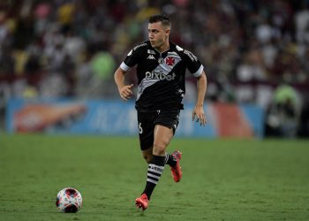 O lateral-esquerdo do Vasco da Gama, Lucas Piton, está entre os pré-convocados da seleção da Itália