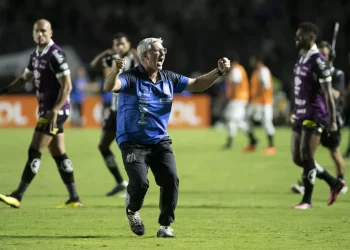 Odair sobre o Vasco: "Não nos criou muitos problemas, a não ser cruzar na área"