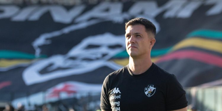 Vasco pode surpreender com escalação contra o Flamengo; Confira