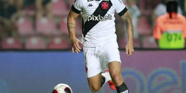 Jogador do Vasco "apronta" na internet e deixa torcida sem entender