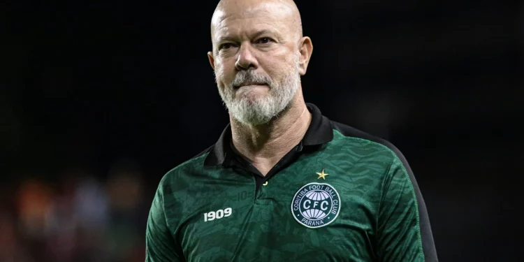 Rival: Escalação do Coritiba contra o Vasco