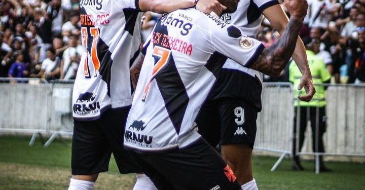 Sem camisa 10, trio ofensivo do Vasco é responsável por servir no Brasileirão