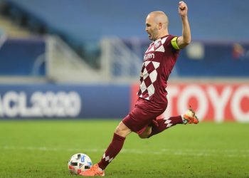 Tem vaga? Iniesta está livre no mercado e quer continuar jogando