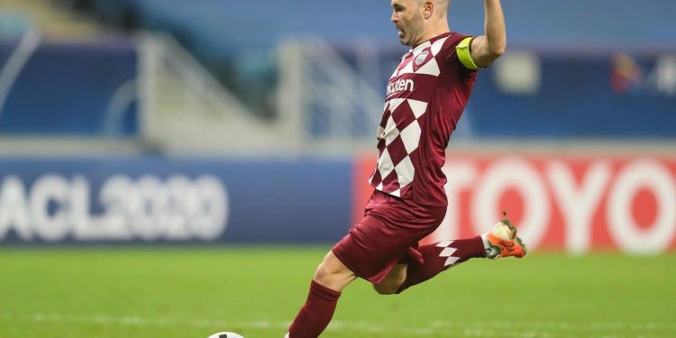 Tem vaga? Iniesta está livre no mercado e quer continuar jogando