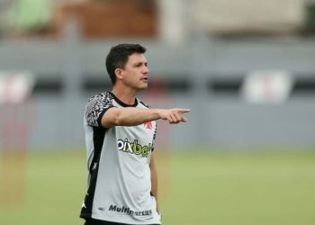 Vasco deve ter novidade contra o Fluminense