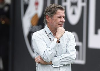Jorge Salgado, presidente do Vasco, vai ao CT e tem conversa com dirigentes e jogadores