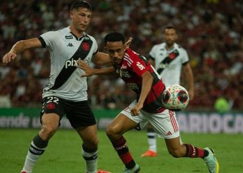 Jogador do Flamengo chuta o balde e responde polêmica envolvendo o Vasco