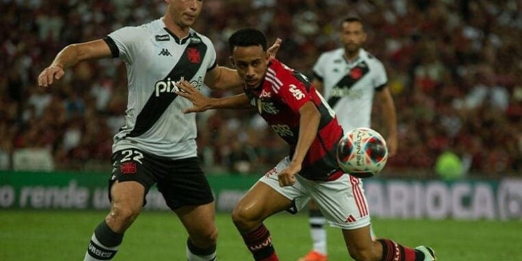 Jogador do Flamengo chuta o balde e responde polêmica envolvendo o Vasco