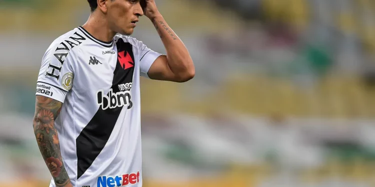 Germán Cano tromba com a torcida do Vasco e é surpreendido