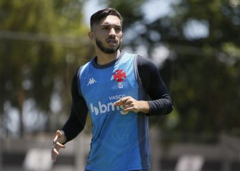 Após vídeo de pai debochando do Vasco, Andrey Ramos pede desculpas nas redes