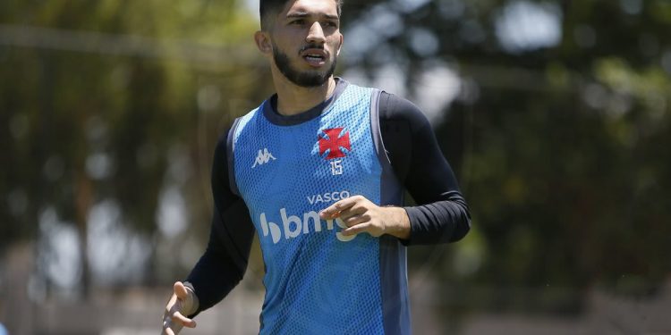 Após vídeo de pai debochando do Vasco, Andrey Ramos pede desculpas nas redes