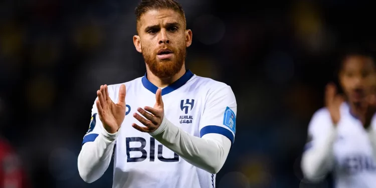 Desejado por Vasco e Corinthians, Cuéllar decide seu futuro