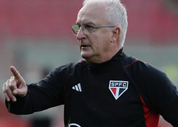 Dorival recebe notícia e tem baixa contra o Vasco