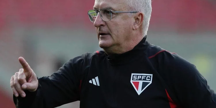 Dorival recebe notícia e tem baixa contra o Vasco