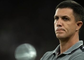 Declaração de Barbieri faz torcida do Vasco pedir demissão do treinador; confira