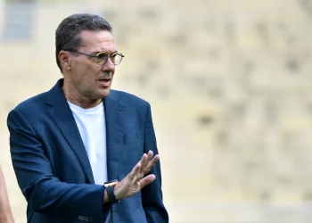 Luxemburgo indica, e Corinthians contrata profissional do Vasco