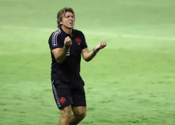 Ex-Vasco, Ricardo Sá Pinto tem atitude que chama atenção de todos