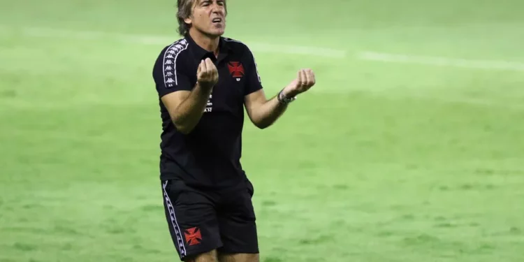 Ex-Vasco, Ricardo Sá Pinto tem atitude que chama atenção de todos