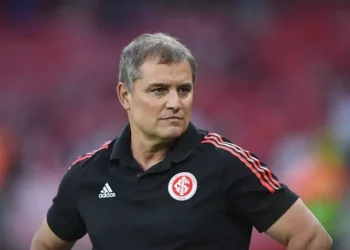 Vaza lista com possíveis técnicos que podem chegar ao Vasco