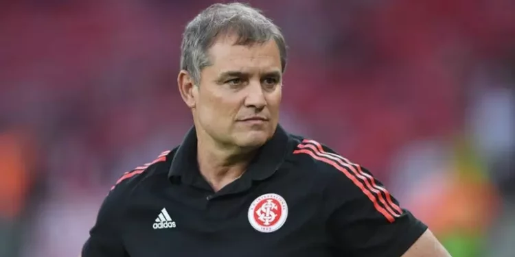 Vaza lista com possíveis técnicos que podem chegar ao Vasco